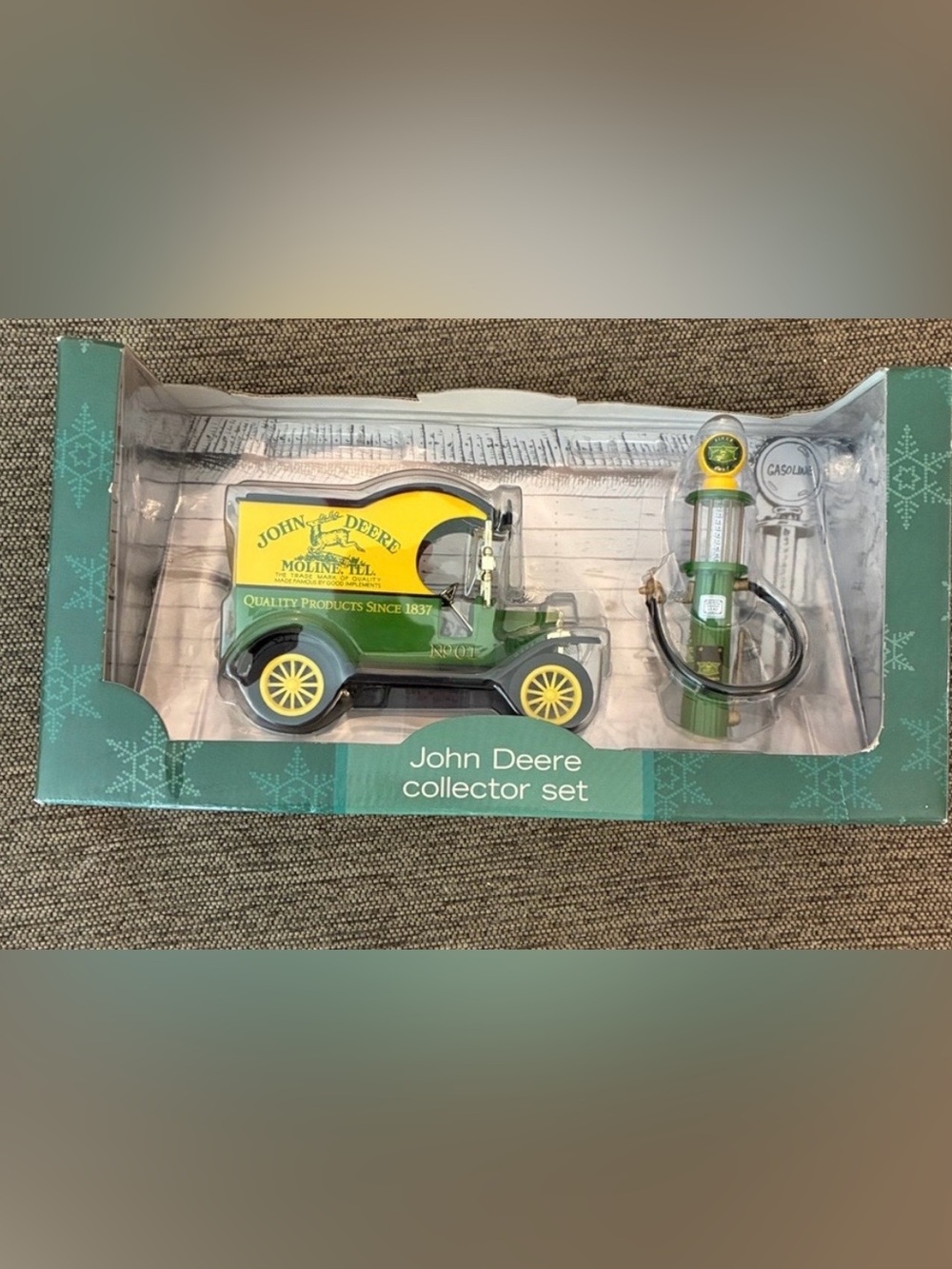 John Deere 1912 Ford Model T delivery truck and 1920s gas pump Collector Set